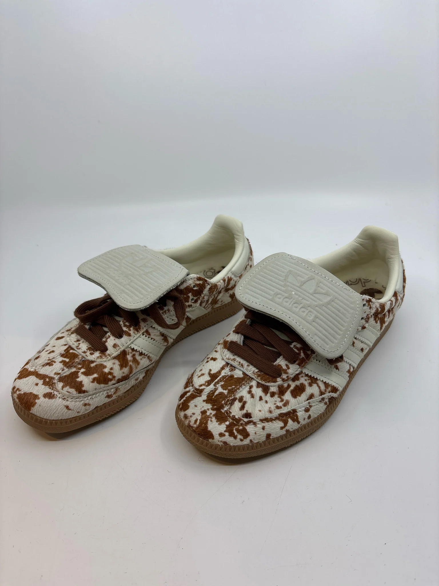 Adidas Size 8 Sneakers (Pre-owned)