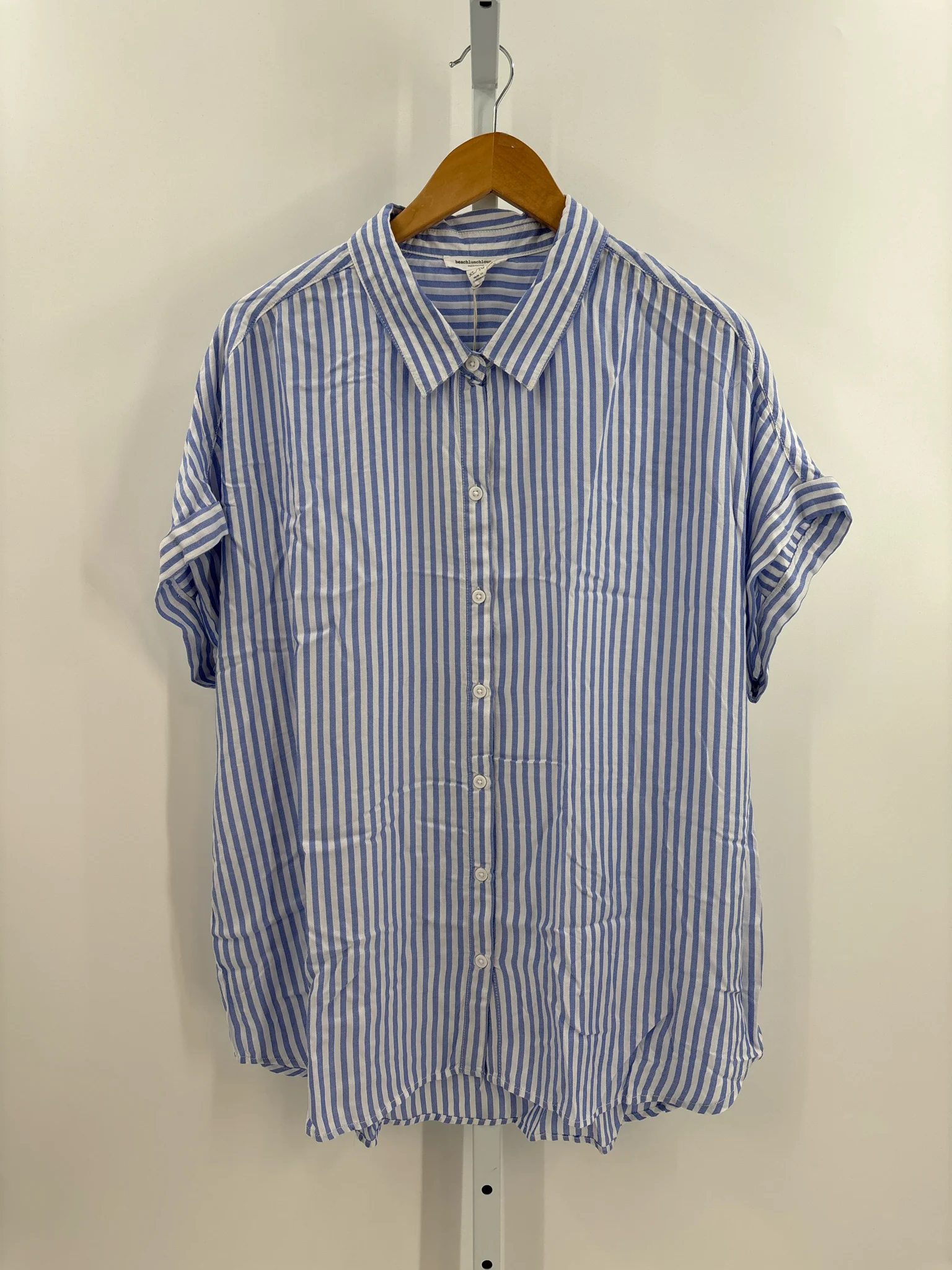 BeachLunchLounge Size XL Shirts (Pre-owned) - Image 2