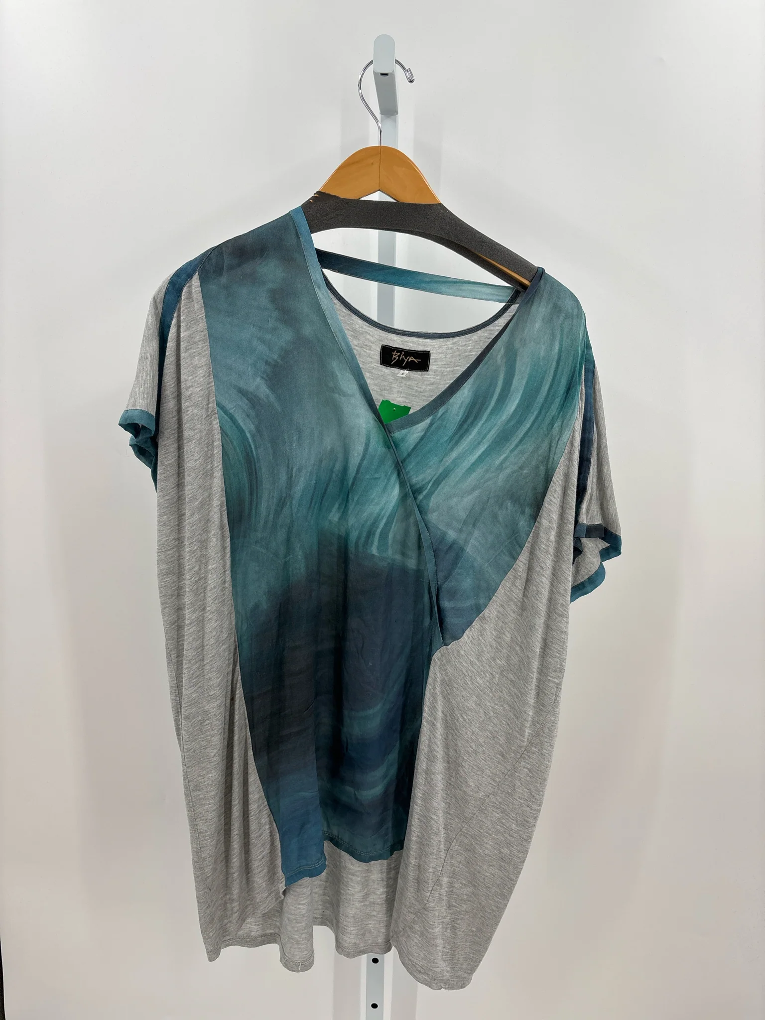 Biya Size S Shirts (Pre-owned)