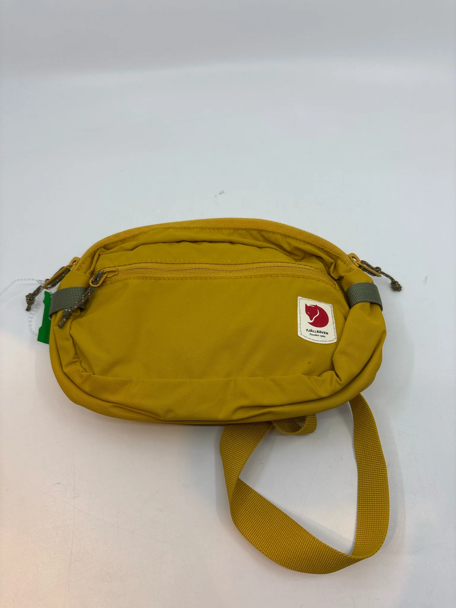 Fjall Handbags (Pre-owned)