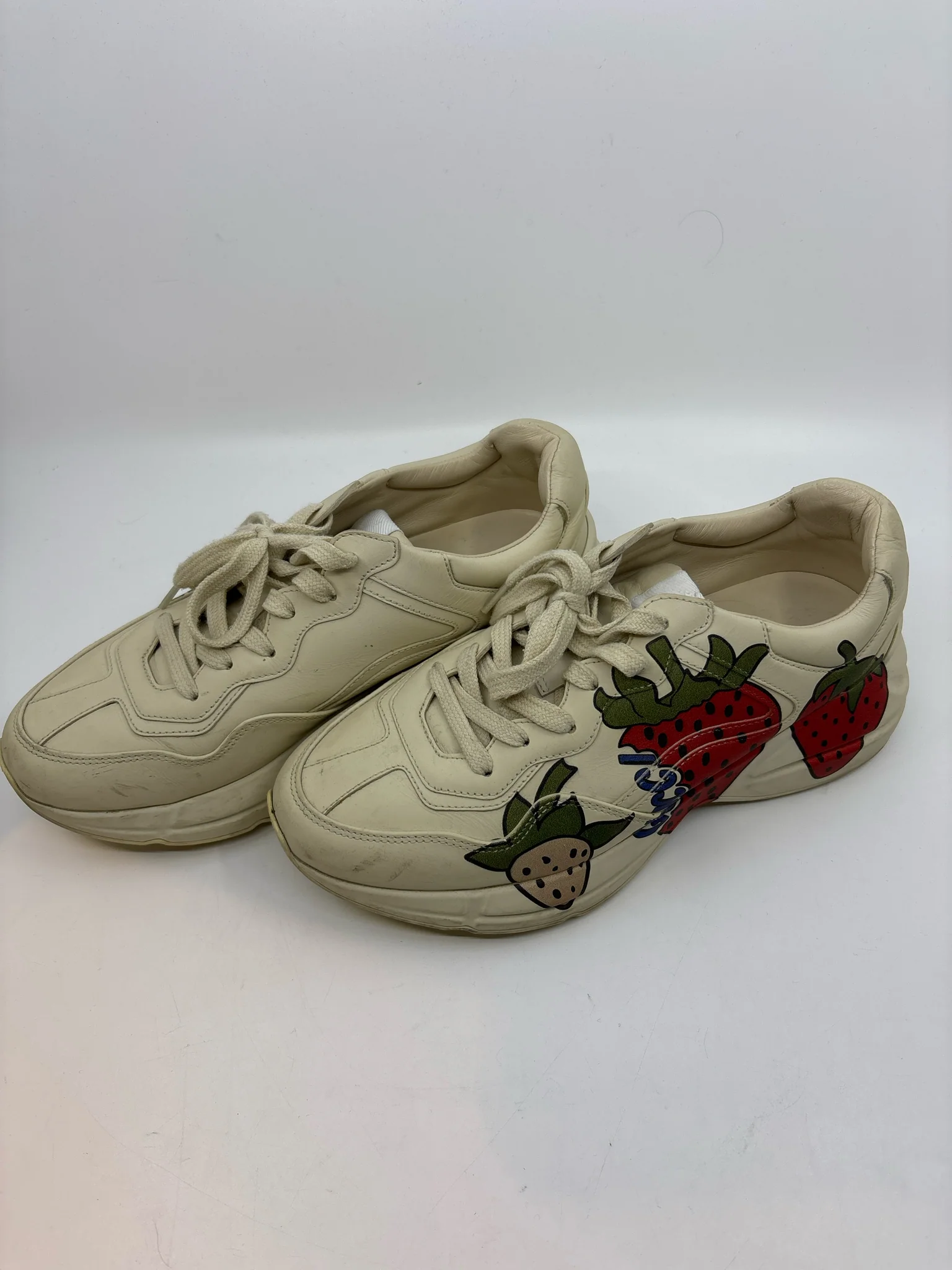 Gucci Size 39 Sneakers (Pre-owned)