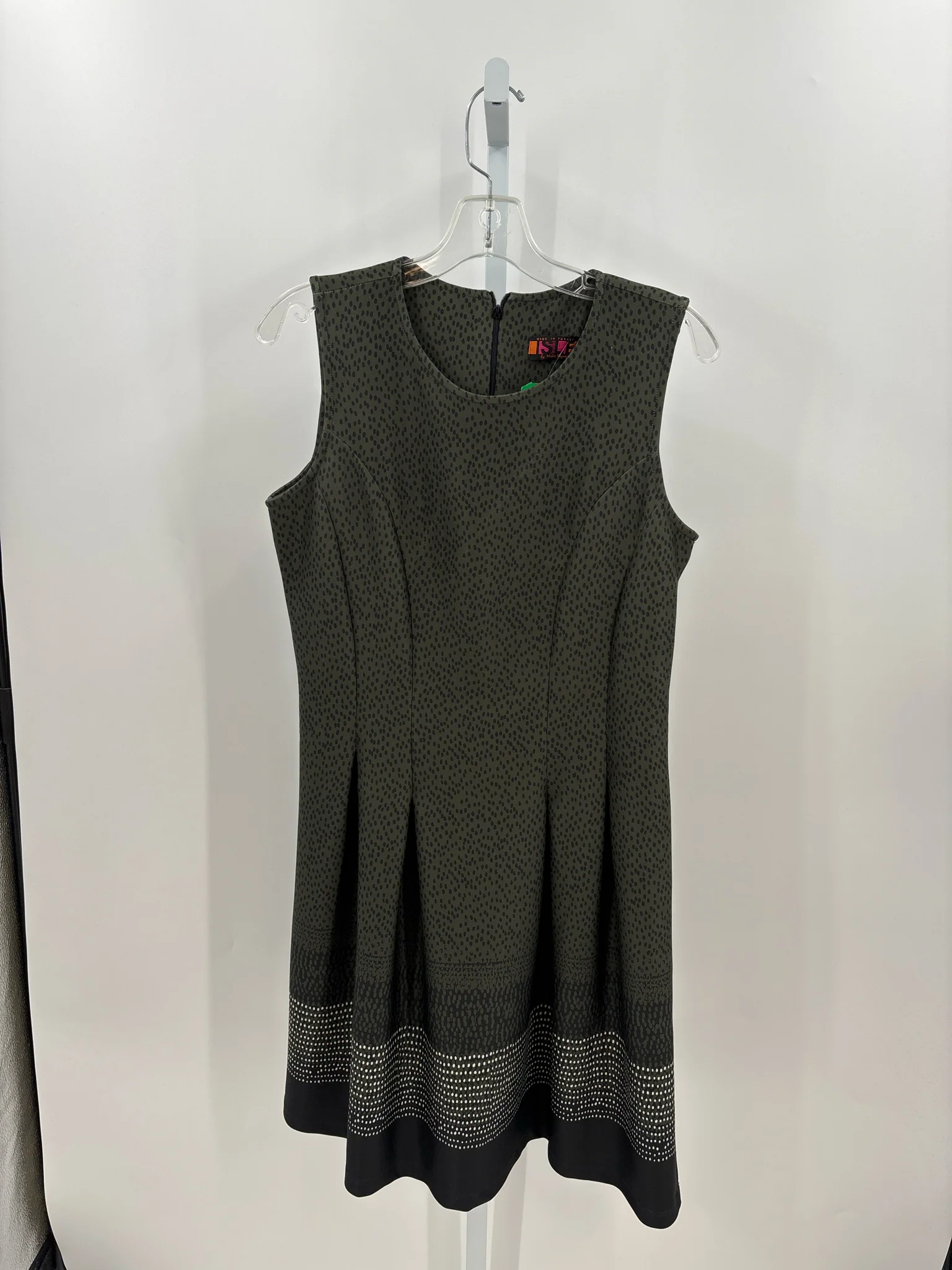 Isle Size M Dresses (Pre-owned)