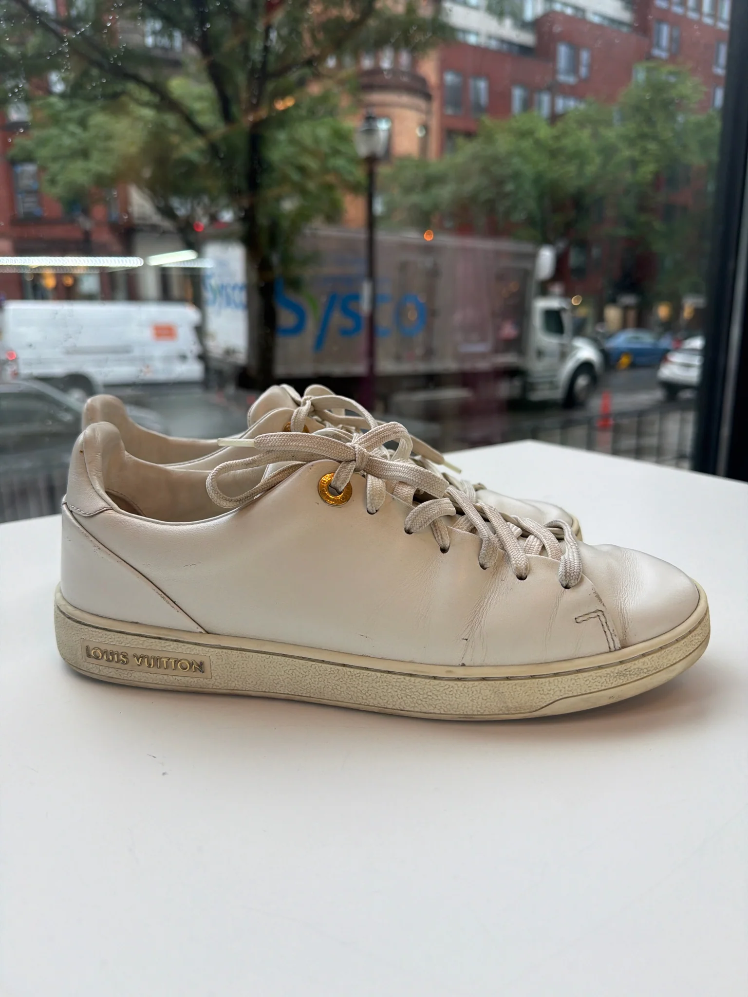 Louis Vuitton Size 37 Sneakers (Pre-owned)
