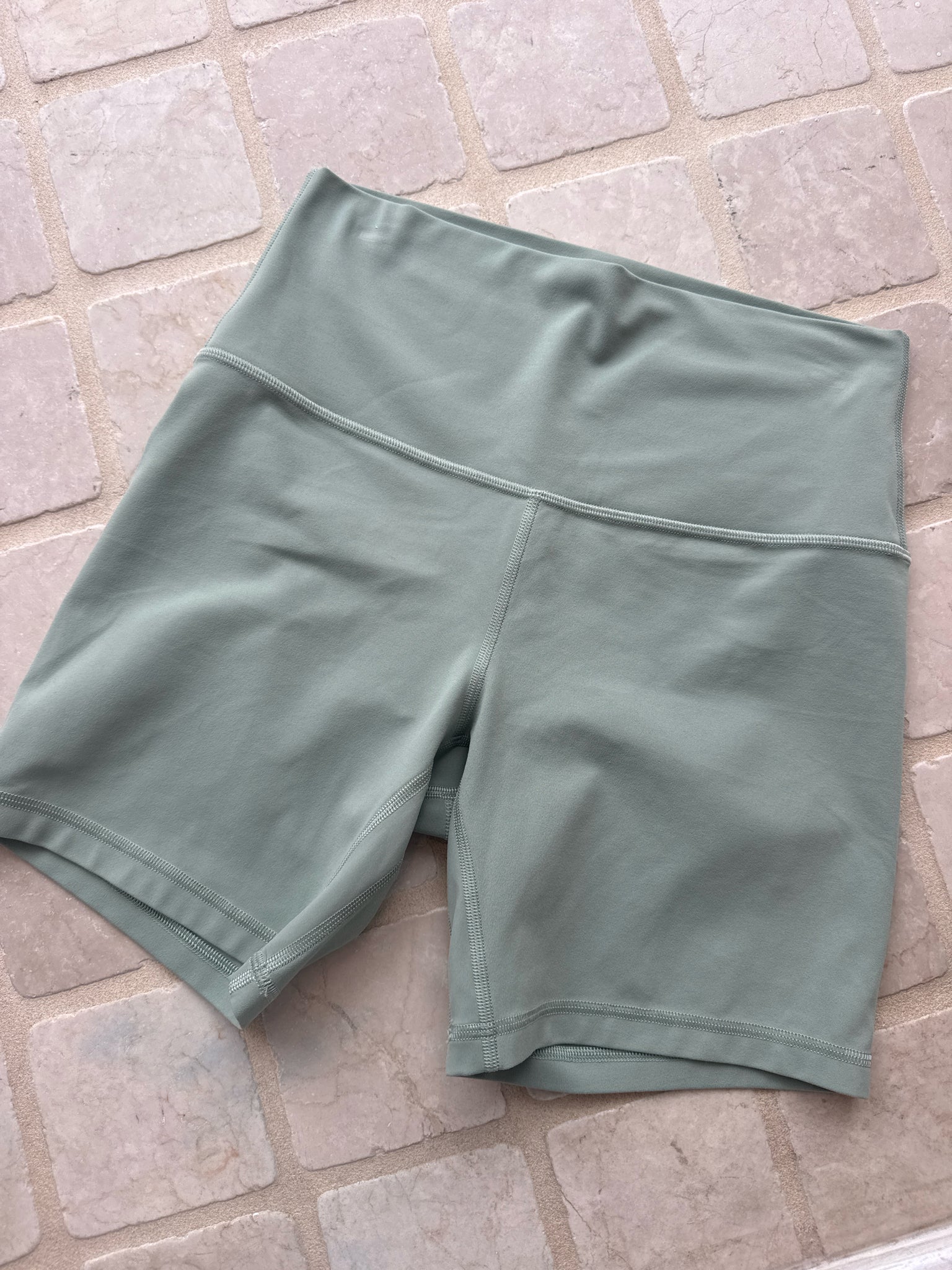 Lululemon 8 Activewear (Pre-owned)