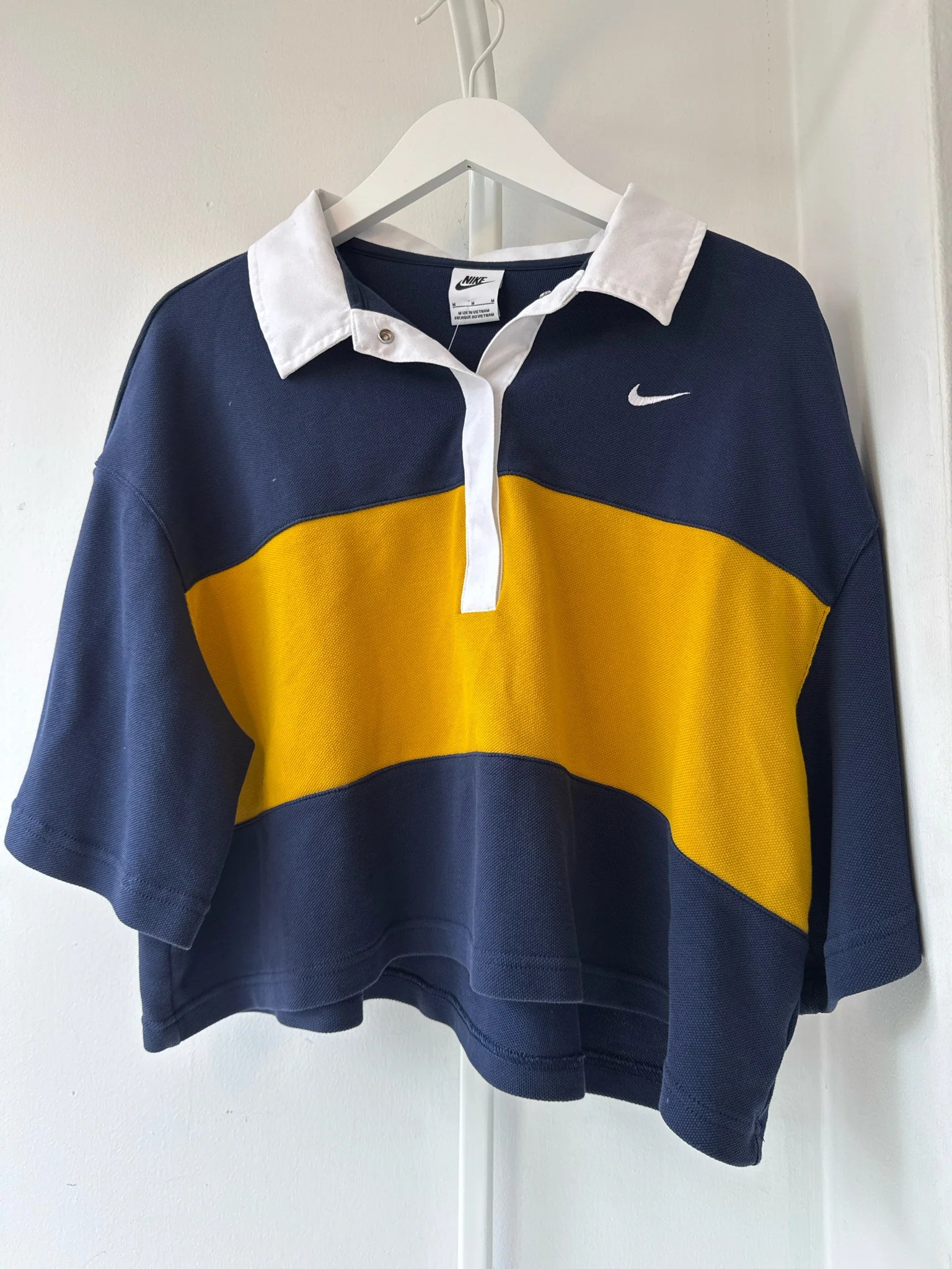 Nike Size M Shirts (Pre-owned)
