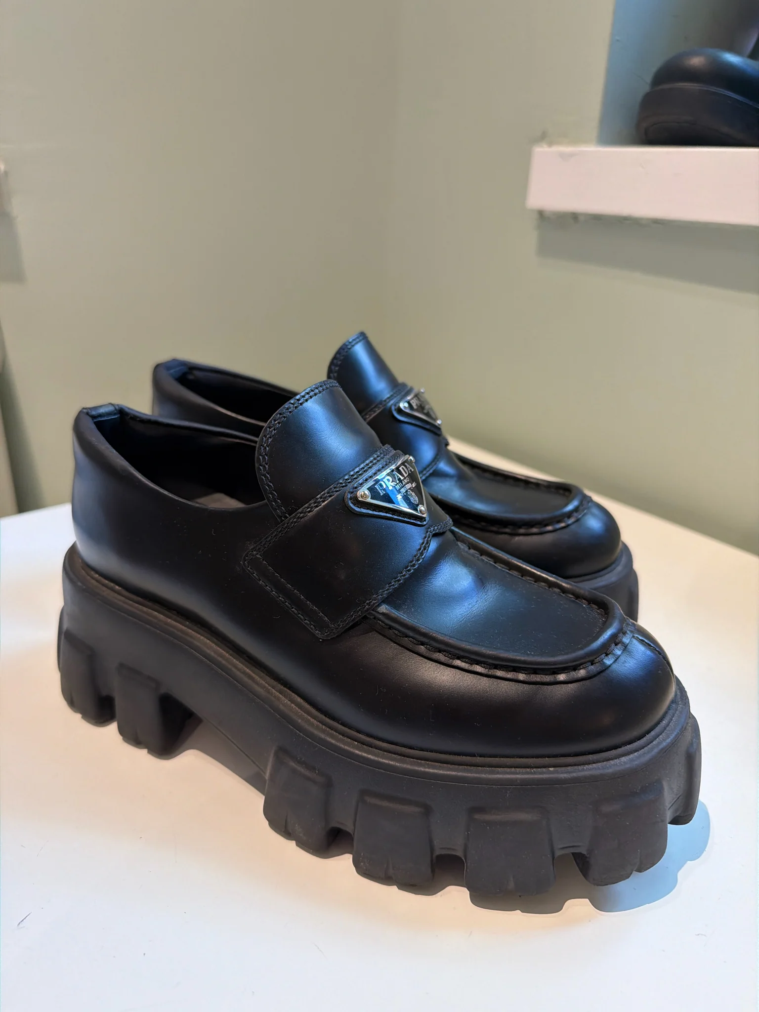 Prada Size 35 Shoes (Pre-owned)
